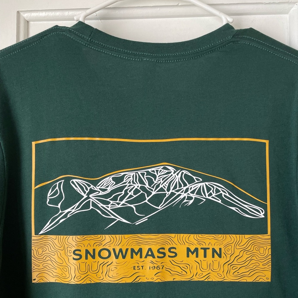 Snowmass Mountain Unisex Green Graphic Crewneck T-Shirt